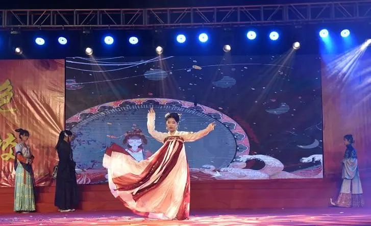 株洲市十八中学艺术节圆满成功,株洲八中文艺表演