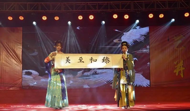 株洲市十八中学艺术节圆满成功,株洲八中文艺表演