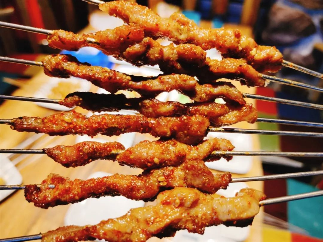 【卢氏丨陳家烤肉】69.9元吃门市价198元烤肉套餐，鲜牛肉+猪五花+羊肉串+烤鸭肠……属于肉食主义的狂欢来啦！