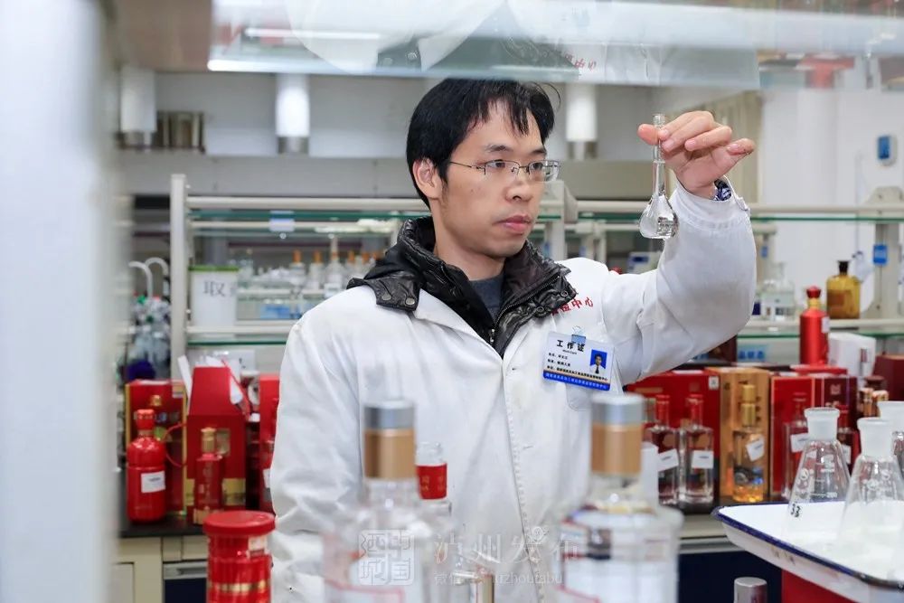 砥砺奋进的五年丨千亿近在咫尺!“变”与“不变”看泸酒