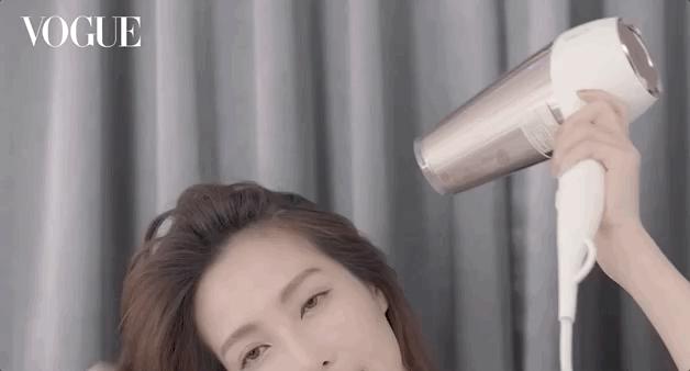 来给大家分享几款秋冬实用发型,秋冬必备发型教程