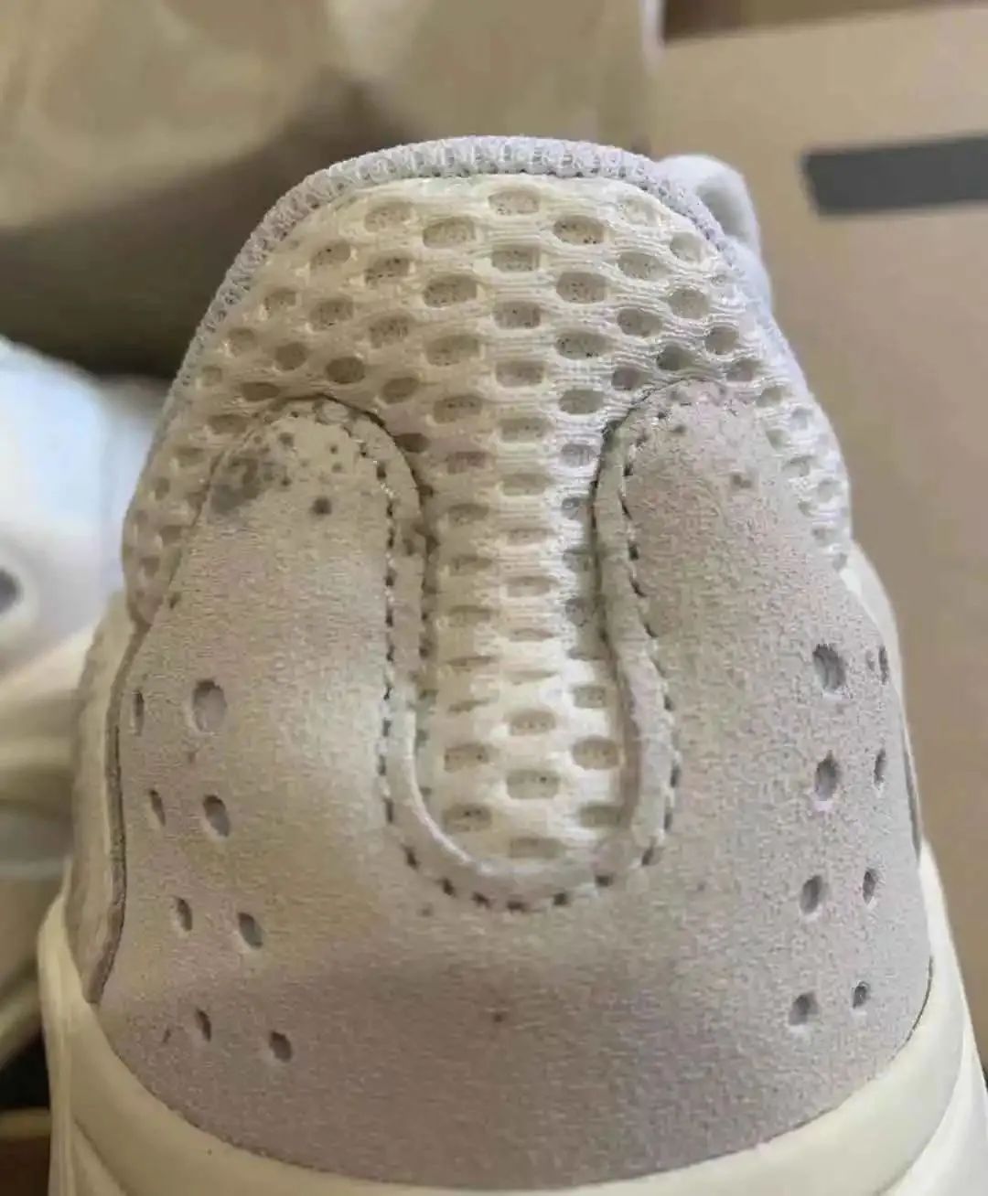 关于近期高价鞋款和单品「使用寿命」的讨论