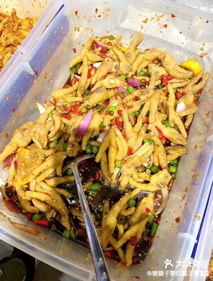 成都又新添一大波“明星店”！关晓彤的奶茶、黄晓明的复古烤肉、网红厨师王刚的秘制卤菜…都来啦