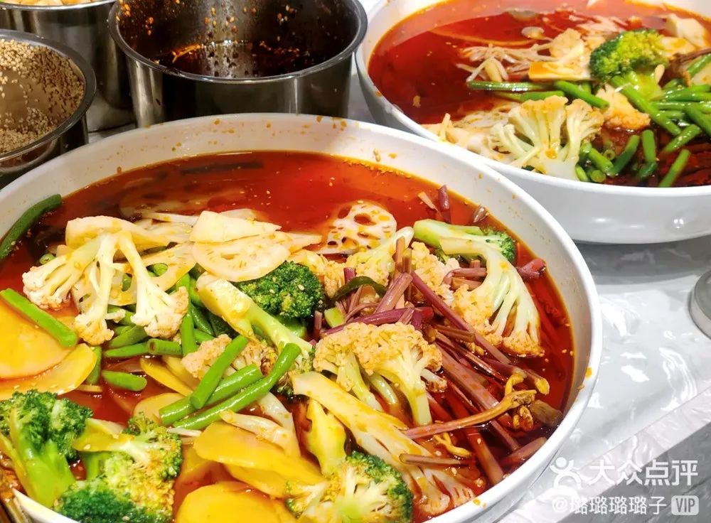 成都又新添一大波“明星店”！关晓彤的奶茶、黄晓明的复古烤肉、网红厨师王刚的秘制卤菜…都来啦