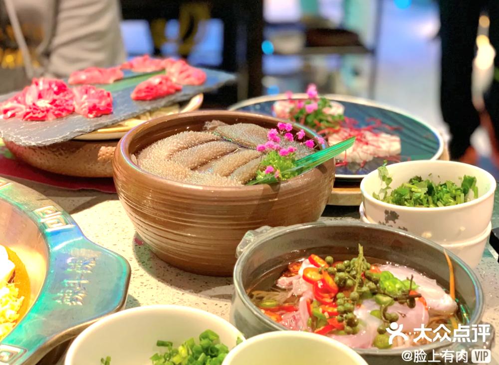 成都又新添一大波“明星店”！关晓彤的奶茶、黄晓明的复古烤肉、网红厨师王刚的秘制卤菜…都来啦