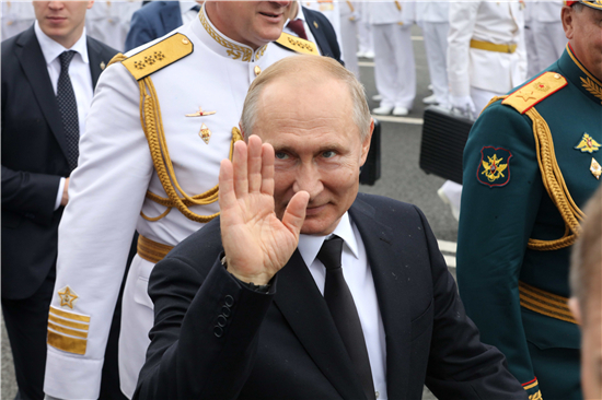 新闻“全欧了”：听说普京最爱成人之美，有人想撸熊猫怎么办