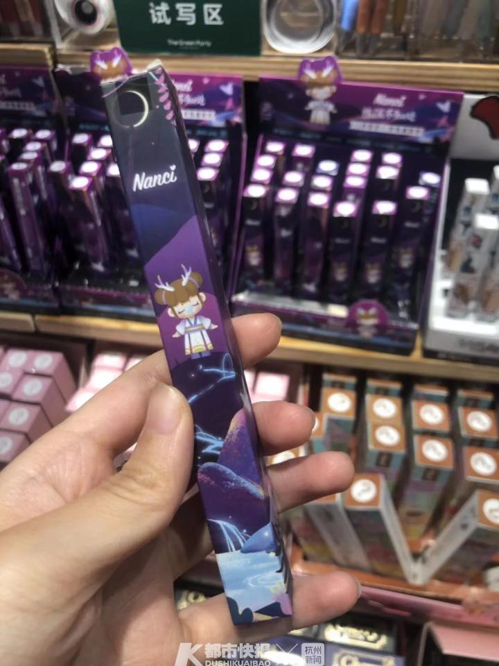 标价59元成本17元,半年卖出8个亿!年轻人买上瘾的这种娃娃,本周五要上市了