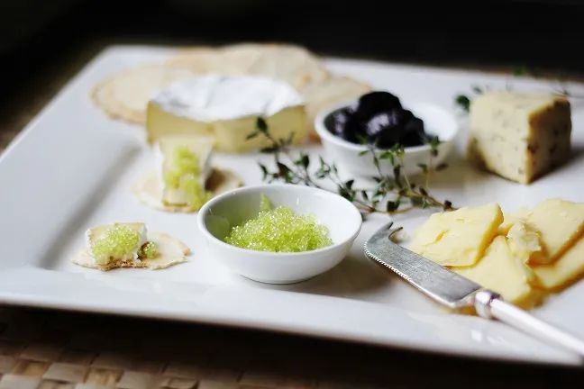 还在用洗面奶、磨砂膏？这款肌肤吸尘器，天然去角质，深度清洁毛孔，用完后整张脸都透气了