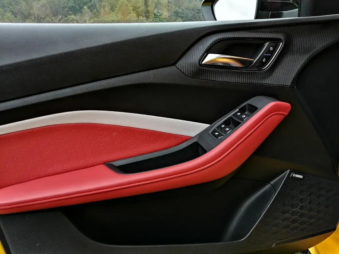 试驾名爵mg5轻奢旗舰版,名爵mg5青奢旗舰版试驾