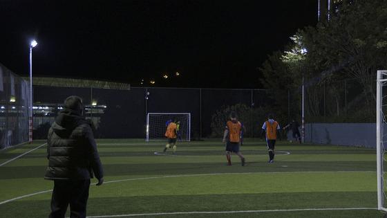 职工足球激情开赛,绿茵激情