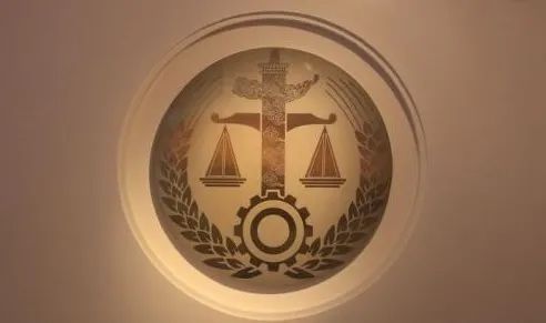 法院案例:用车辆抵押向银行办理*款贷**,部分偿还后停止还款,并将车辆质押给他人,构成合同诈骗罪,判三缓四,罚金三十万