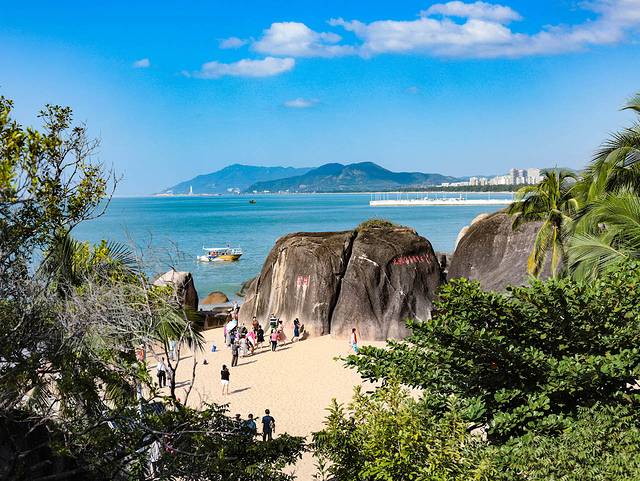 三亚海棠湾吃住攻略,三亚亚龙湾天下第一湾攻略