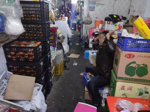 4年前被人打了轻微伤还能告他吗,打架用水果刀捅伤怎么判