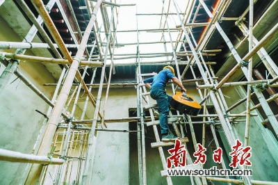 工地吉他男神黄金一百秒,工地吉他男神