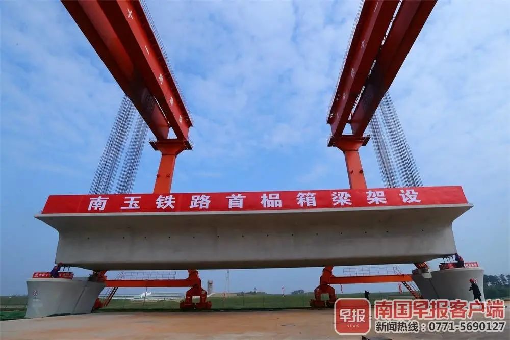 早新闻丨“03、04房不要往外扔套套”，广西一小区这张提示火了