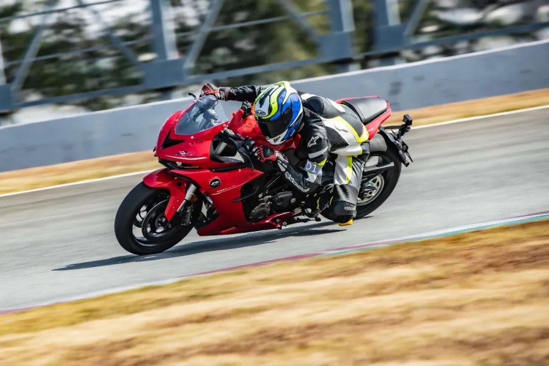 qjmotor新赛600超跑版评测,qjmotor赛600标准版和超跑版区别