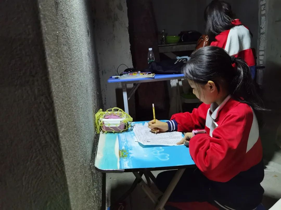 住在烂尾楼的他们,熬过了疫情,却熬不过寒冬……