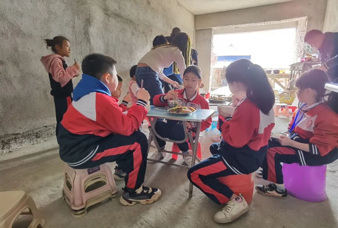 住在烂尾楼的他们,熬过了疫情,却熬不过寒冬……