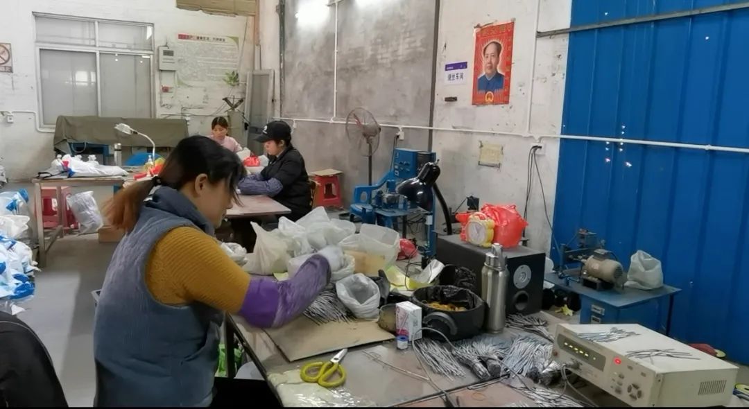 住在烂尾楼的他们,熬过了疫情,却熬不过寒冬……