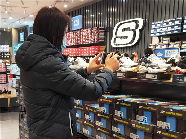 积极主动诚相待，热心肠造就“带货王”——记联盛奥特莱斯许海燕