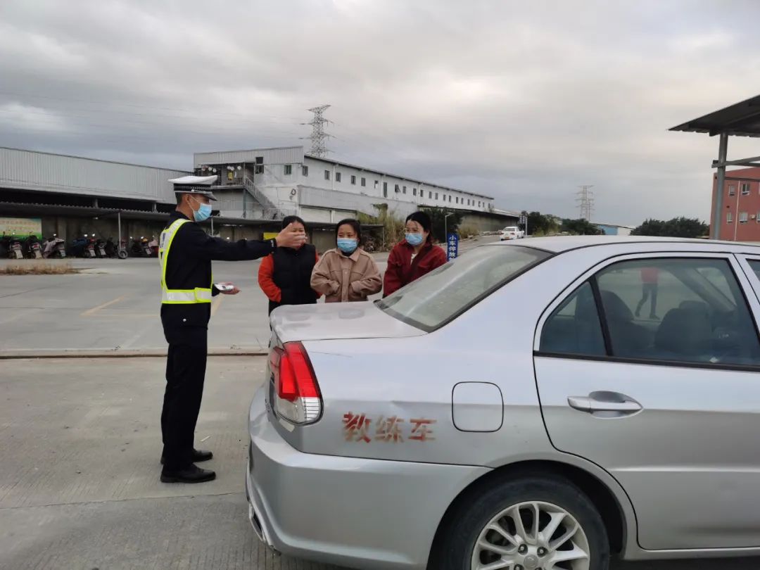 学交通安全知文明出行,文明交通平安出行安全教育