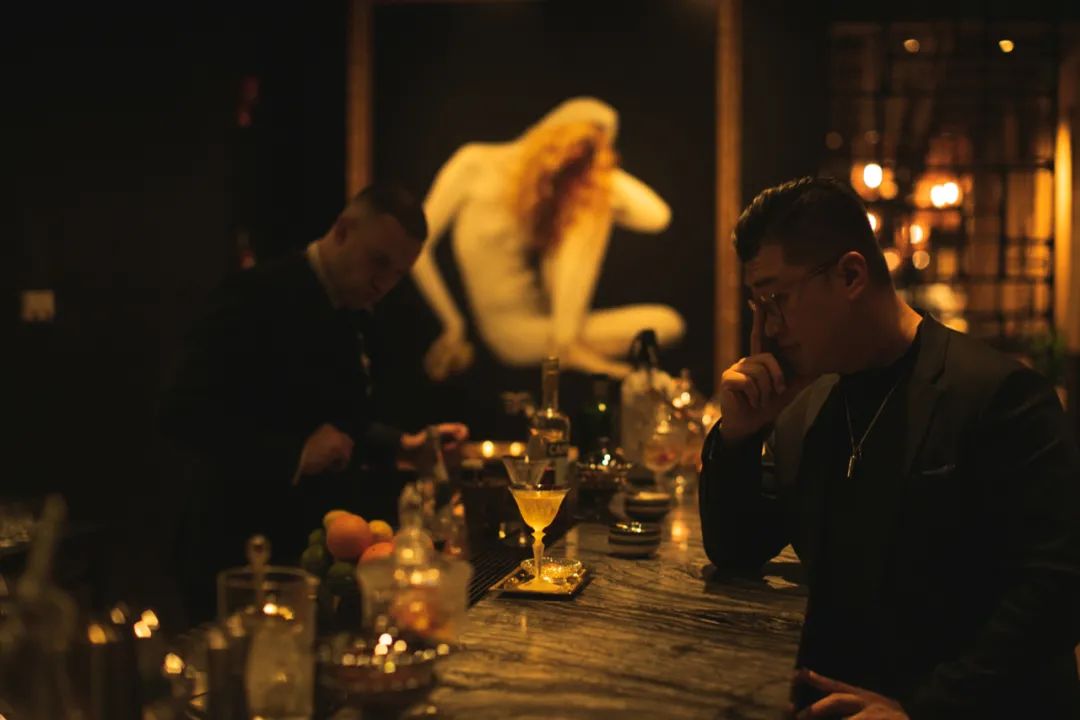 他使我于城市上空“醉”入爱河