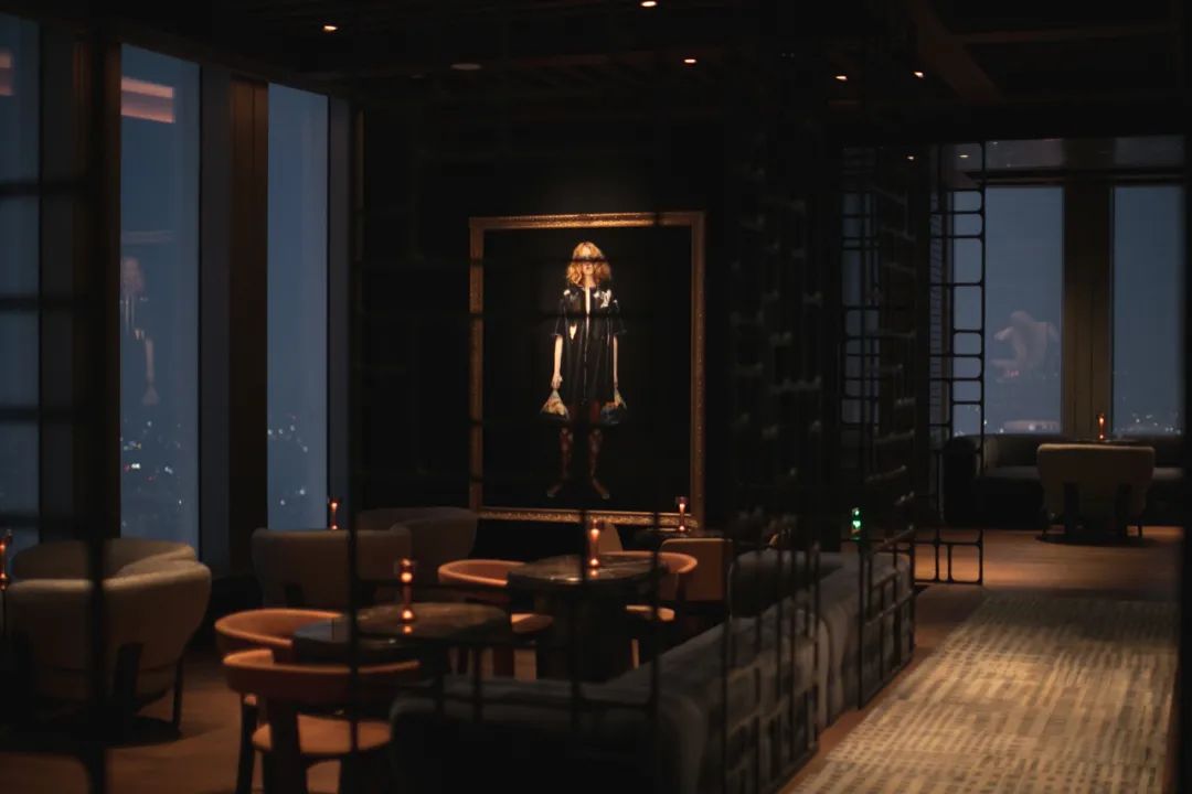 他使我于城市上空“醉”入爱河