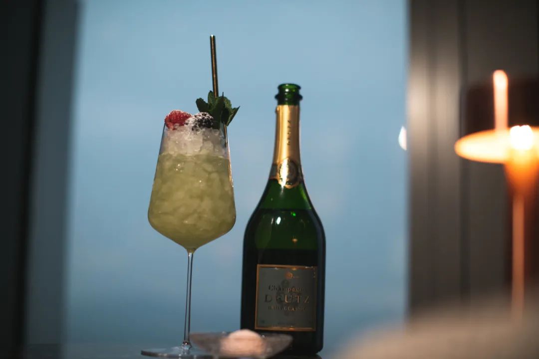 他使我于城市上空“醉”入爱河