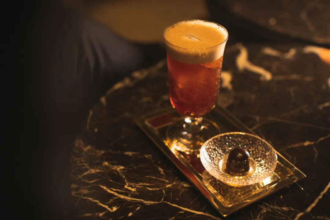 他使我于城市上空“醉”入爱河