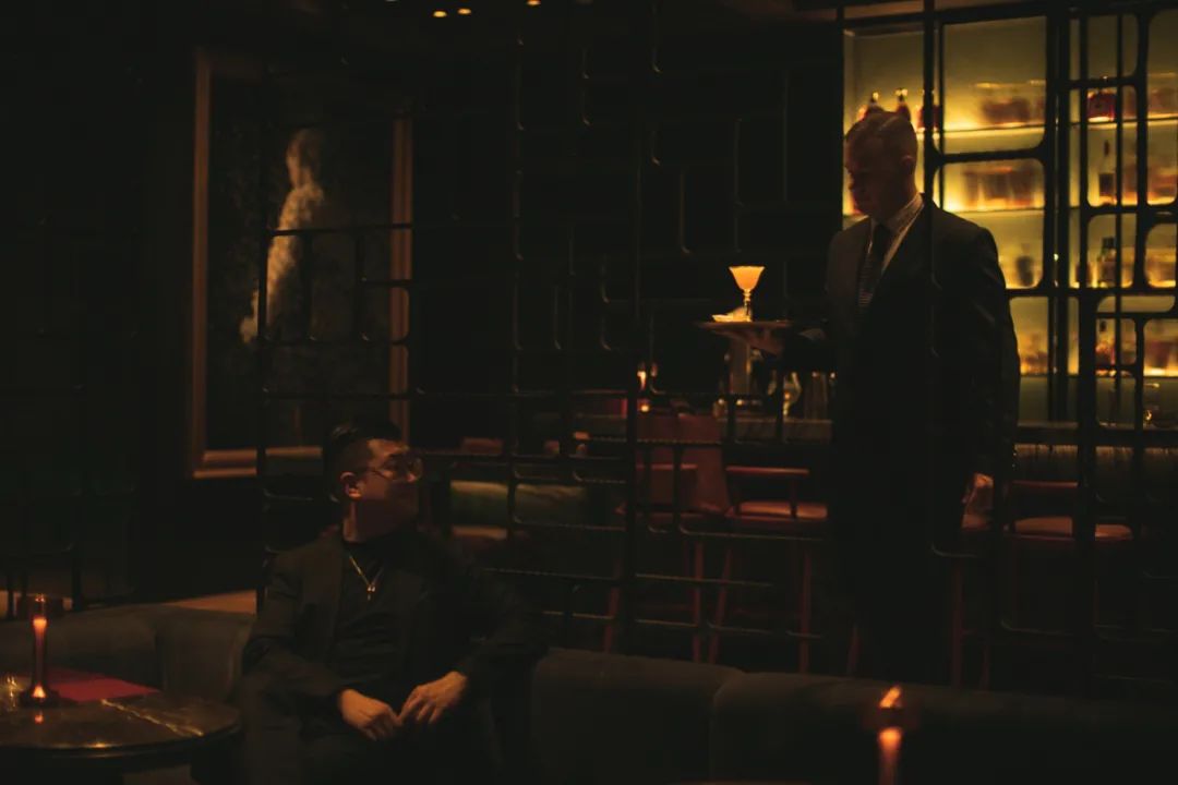 他使我于城市上空“醉”入爱河