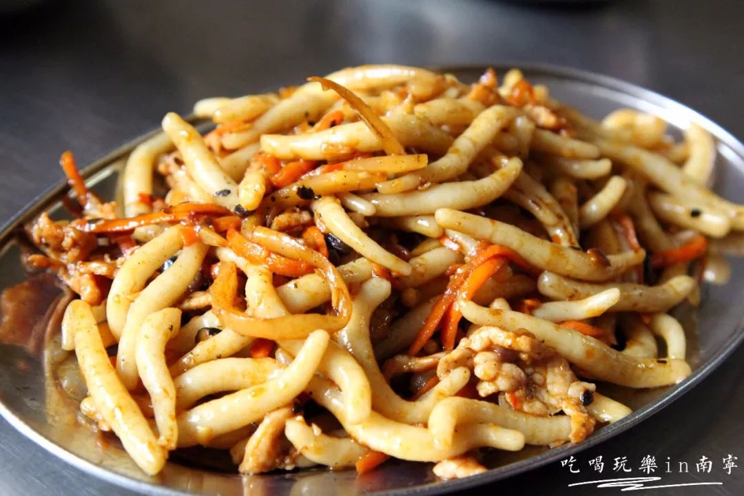 南宁这15家小店，没空调、几乎没座位，却从冬天排队到了夏天！