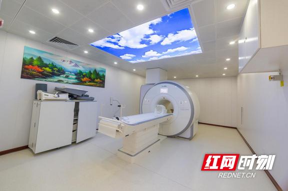 复盘爆红的草莓医院，究竟是“实力派”还是“偶像派”？