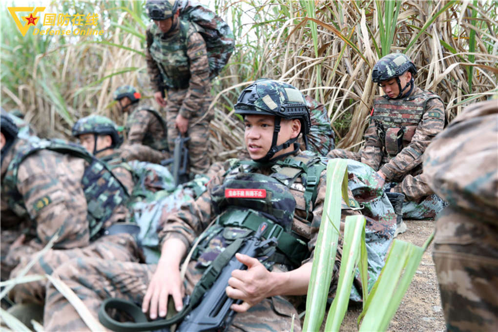 官兵魔鬼训练周,战友们体能训练