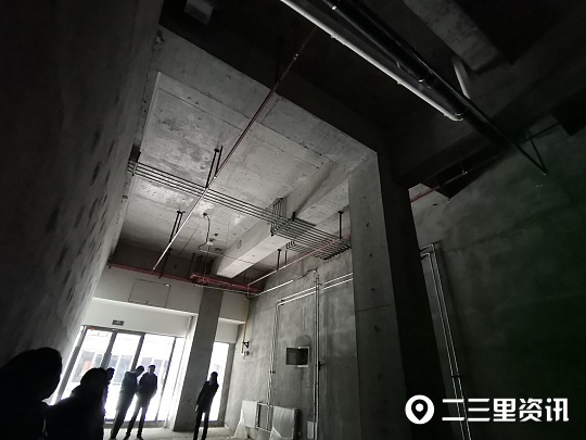 买房时白纸一张，交完款收房时突现众多管道 延安吾悦广场咋能这样骗我