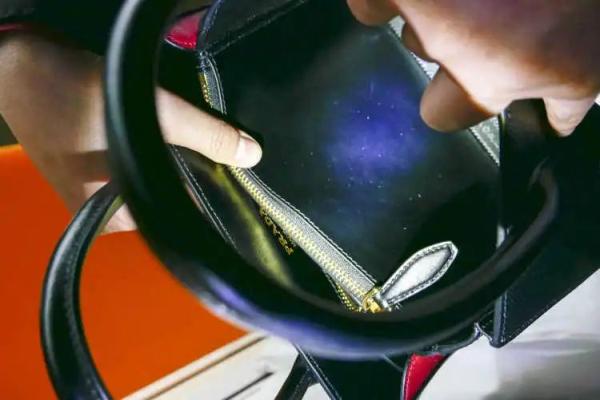 普拉达包包捡漏,2万块能在普拉达买几件衣服