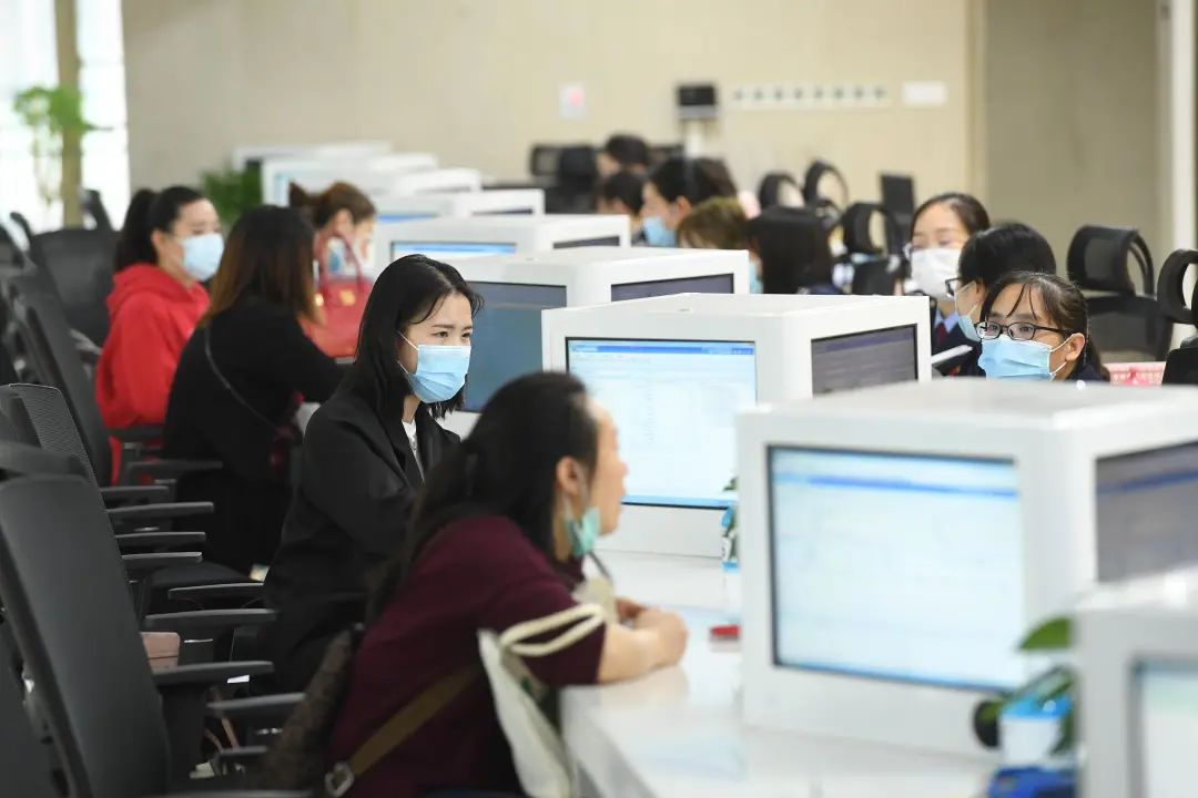 这些*款贷**可以延续、这些商品明年要降关税……民生大事件件重要！