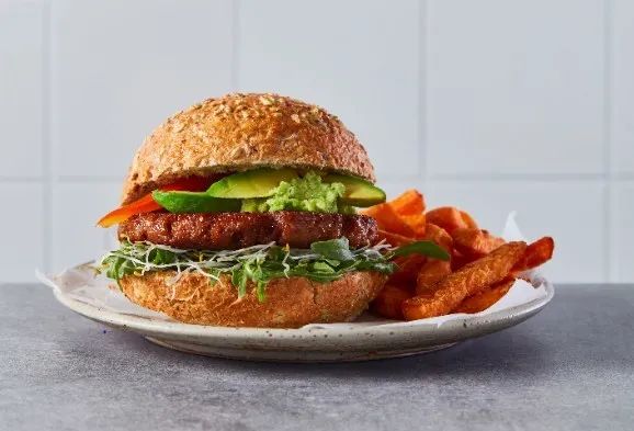 2020消费领域8个关键词:抗疫、投资中国、开店、产品中国化、植物肉、咖啡茶饮、IPO、CSR