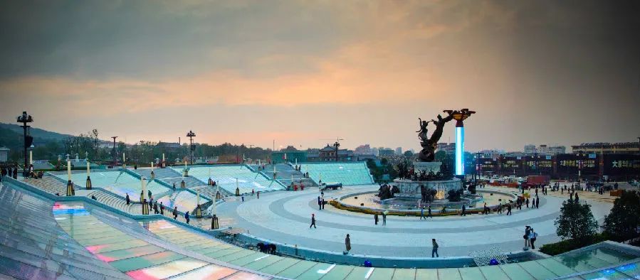 走出《大秦赋》!明天跟着9号线去西安临潼度假区邂逅炫“彩”之旅