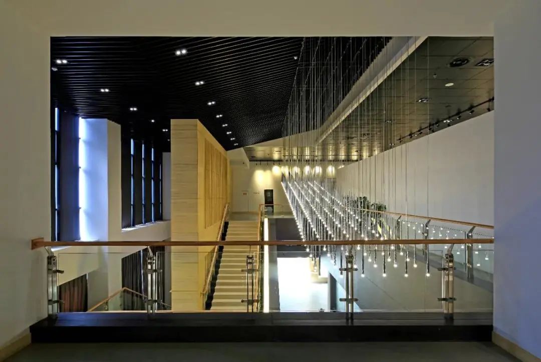 走出《大秦赋》!明天跟着9号线去西安临潼度假区邂逅炫“彩”之旅