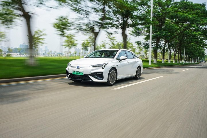 埃安splus和北京汽车eu5plus,广汽埃安s5北汽eu5谁更适合家用