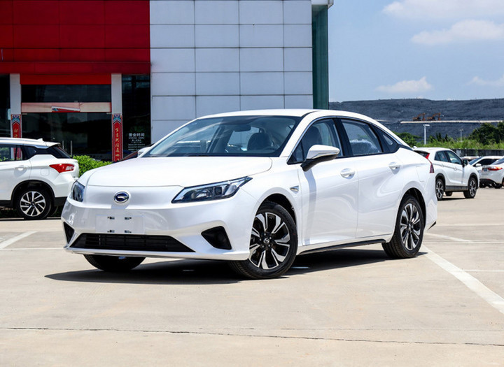 埃安splus和北京汽车eu5plus,广汽埃安s5北汽eu5谁更适合家用