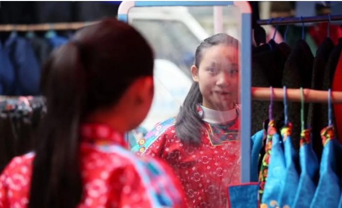 贵州丹寨苗族苗年 (贵阳丹寨苗女赶集)