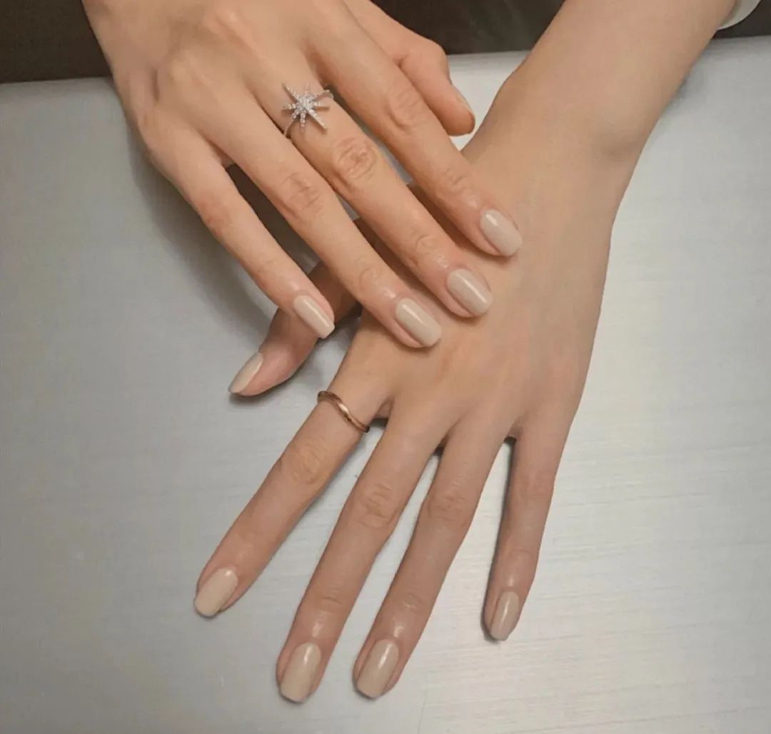 简单款美甲显手白高贵冬天,这100款秋冬美甲也太好看了吧