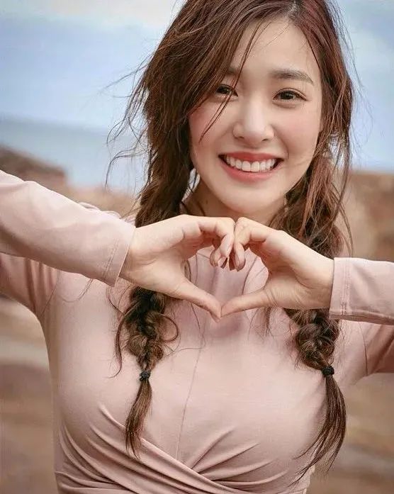 钻石美貌，欧化了TiffanyYoung真像韩艺瑟和徐睿知的合体