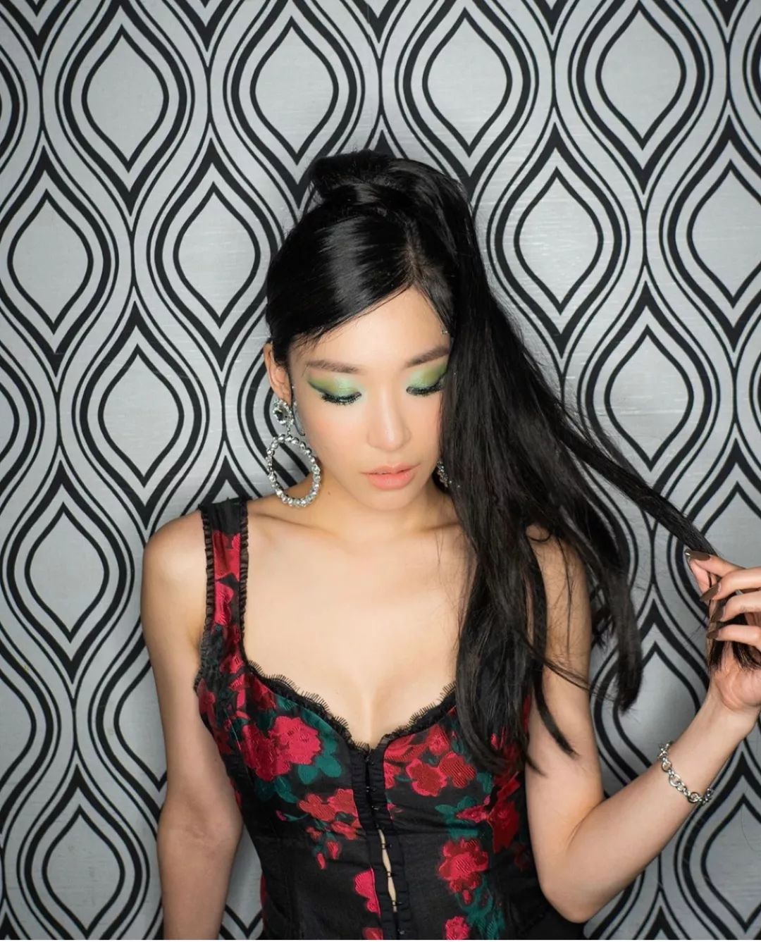 钻石美貌，欧化了TiffanyYoung真像韩艺瑟和徐睿知的合体