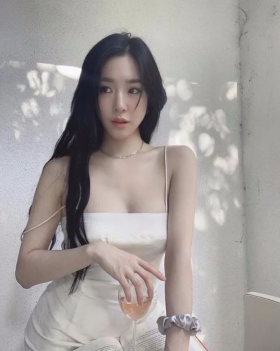 钻石美貌，欧化了TiffanyYoung真像韩艺瑟和徐睿知的合体