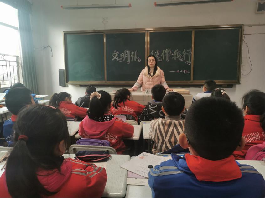 东风小学礼仪队,小学生开展文明礼仪活动