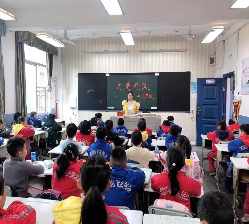 东风小学礼仪队,小学生开展文明礼仪活动