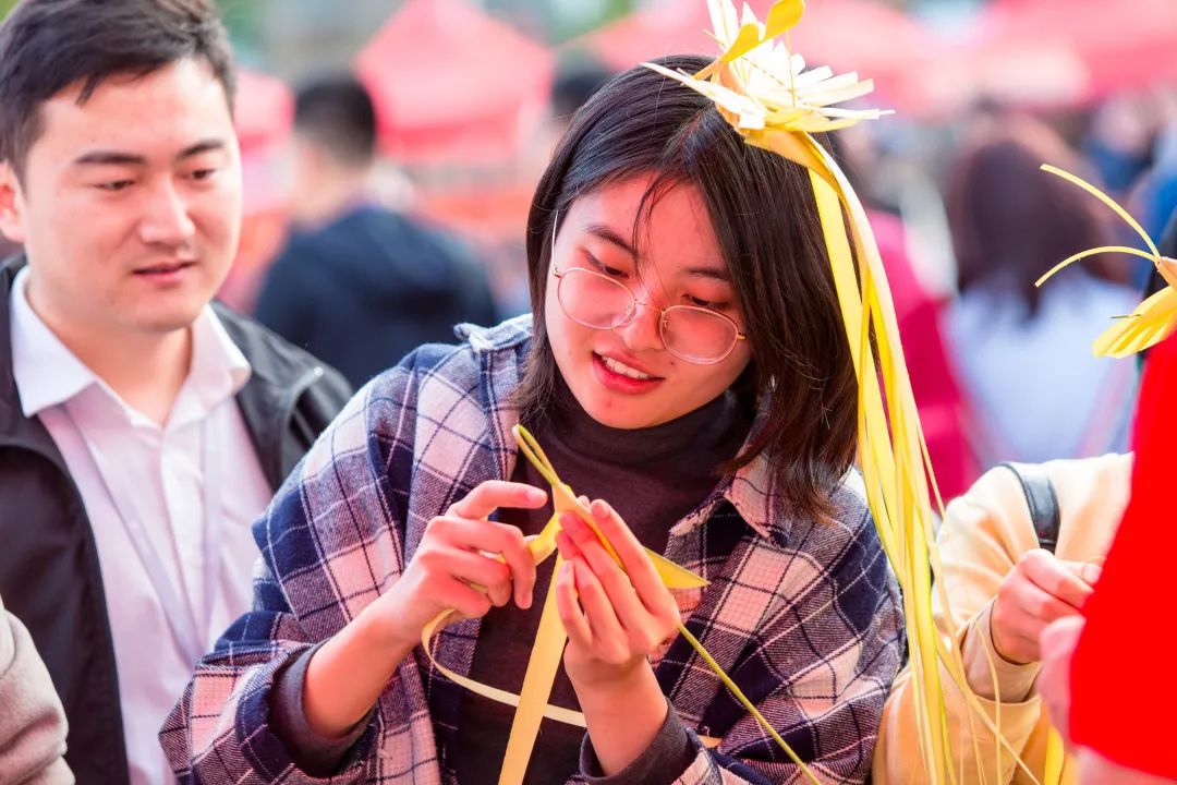 大浪街道拍了拍“你”,并递上2020成绩单