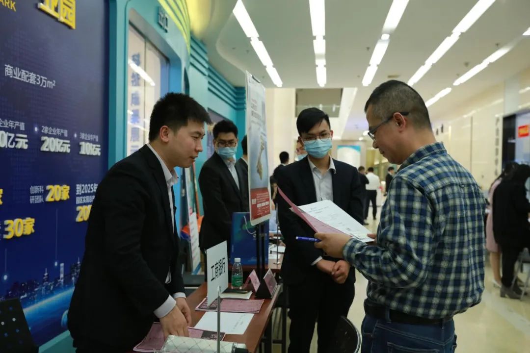 大浪街道拍了拍“你”,并递上2020成绩单